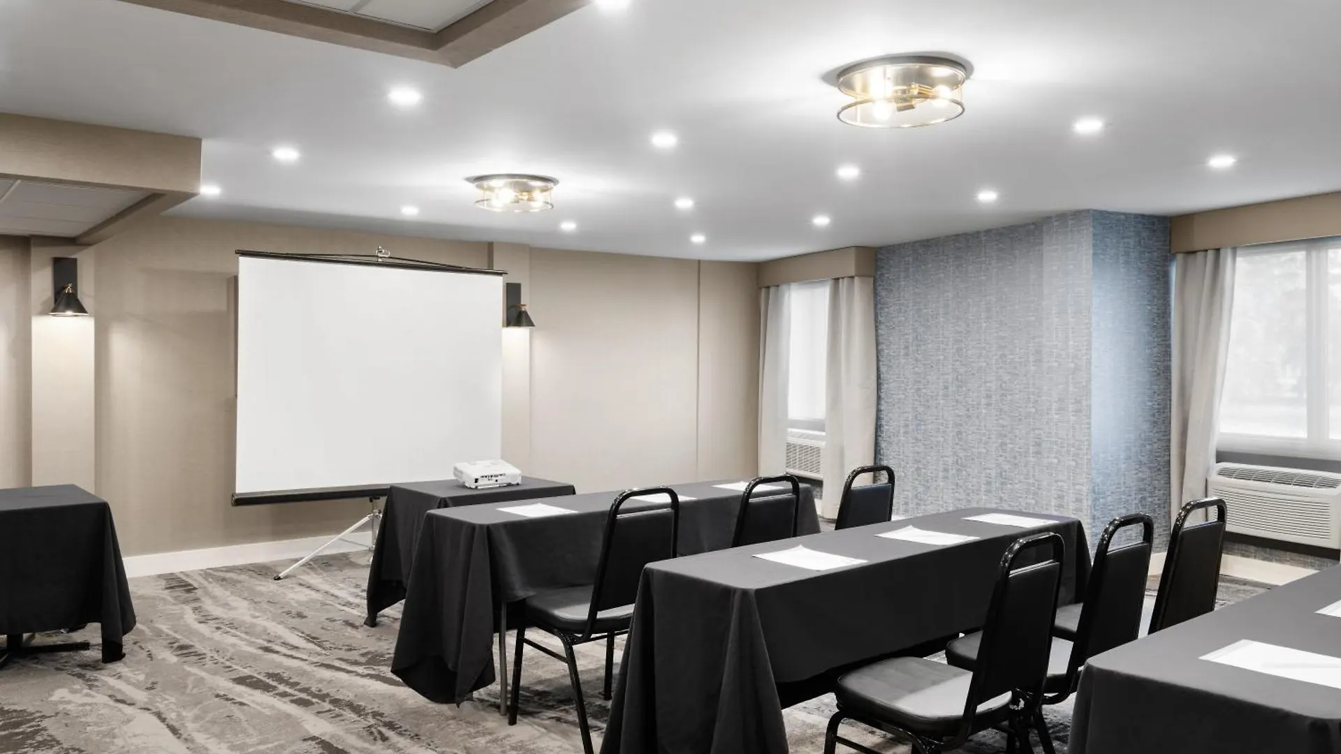 Holiday Inn Calgary Airport By Ihg 3*,